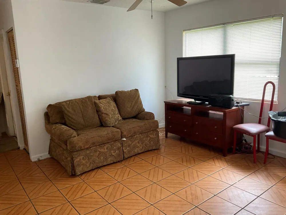 211 NE 27TH AVENUE Boynton Beach, FL 33435