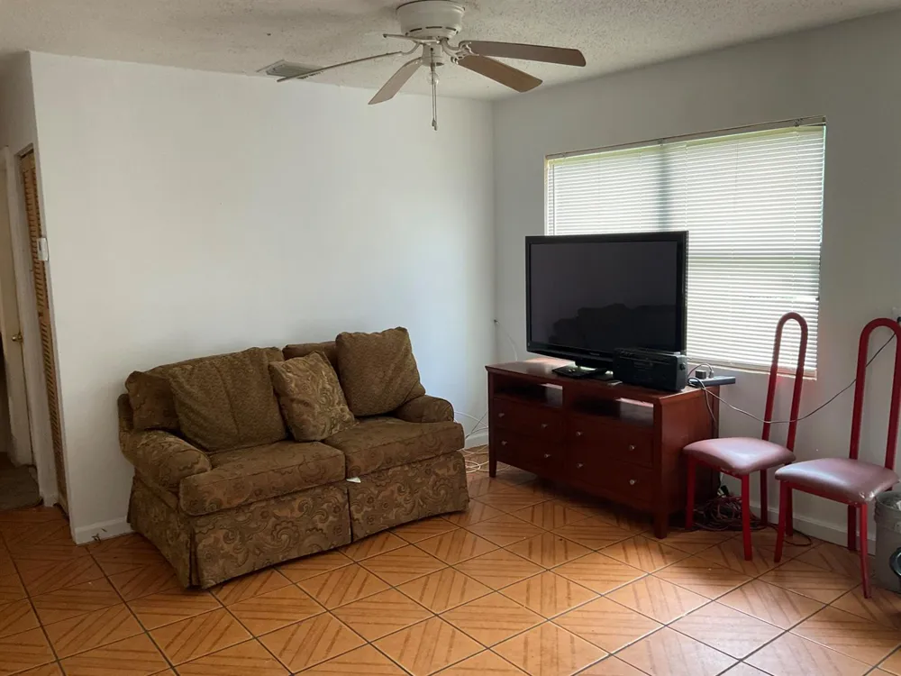 211 NE 27TH AVENUE Boynton Beach, FL 33435
