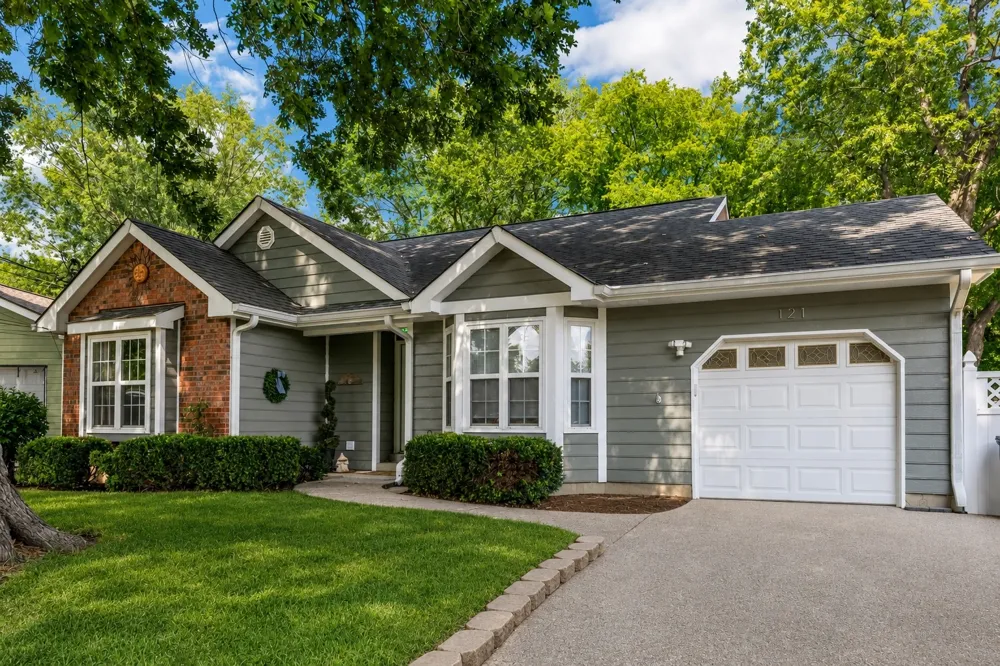 121 Agee Cir E Hendersonville, TN 37075