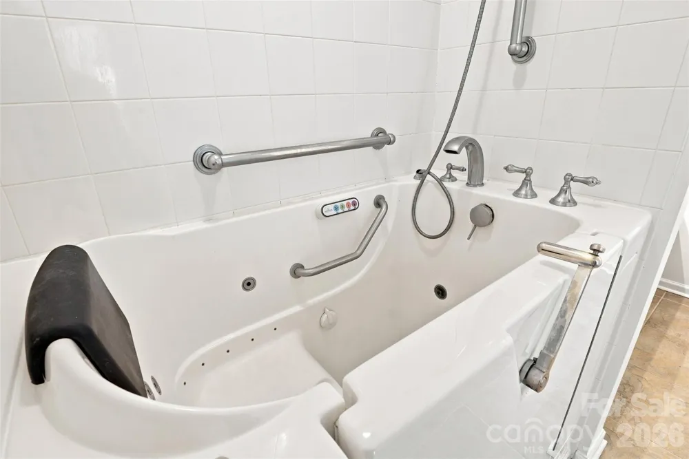 821 Ledgestone Court Tega Cay, SC 29708