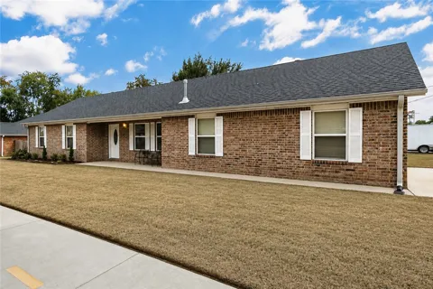 553 SW Dallas Street