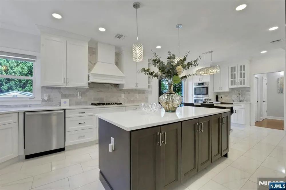 281 W Englewood Avenue Teaneck, NJ 07666