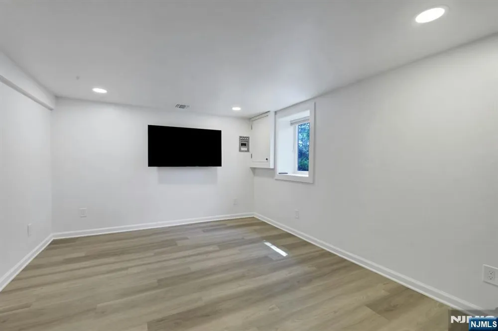 281 W Englewood Avenue Teaneck, NJ 07666