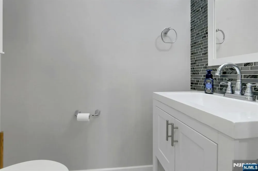 281 W Englewood Avenue Teaneck, NJ 07666