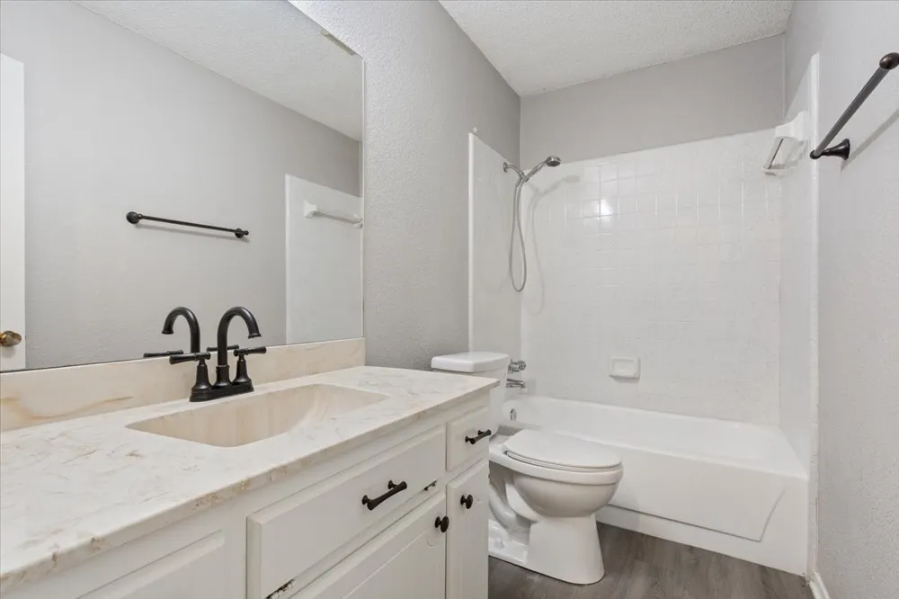 928 Vail Highlands Hewitt, TX 76643