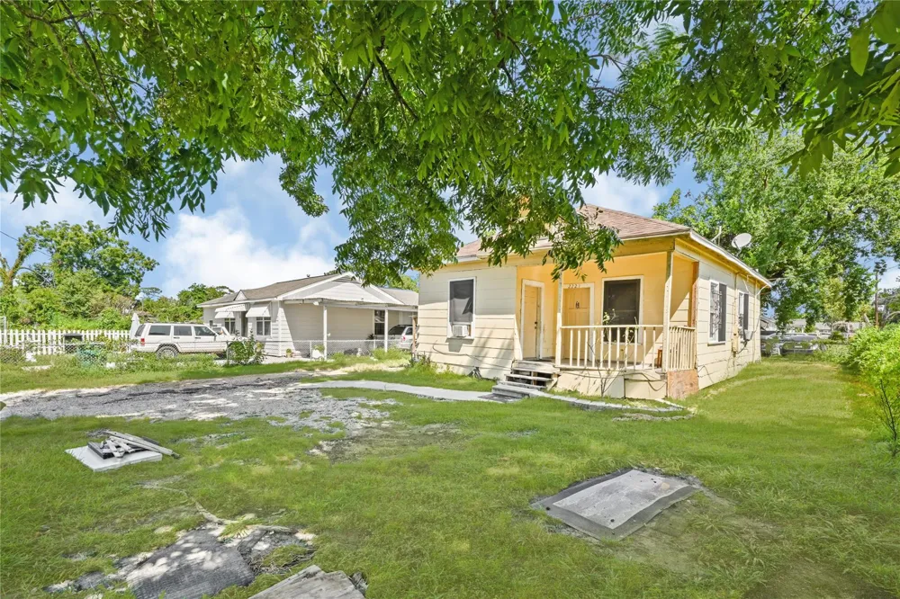 2221 Vance Street Houston, TX 77093