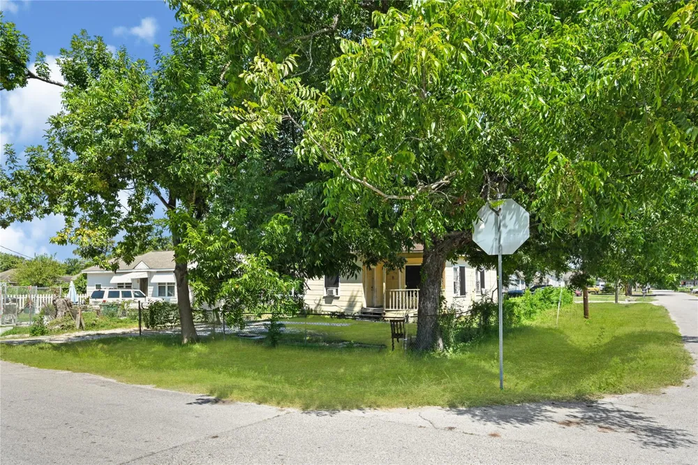 2221 Vance Street Houston, TX 77093