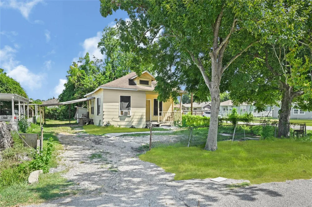 2221 Vance Street Houston, TX 77093
