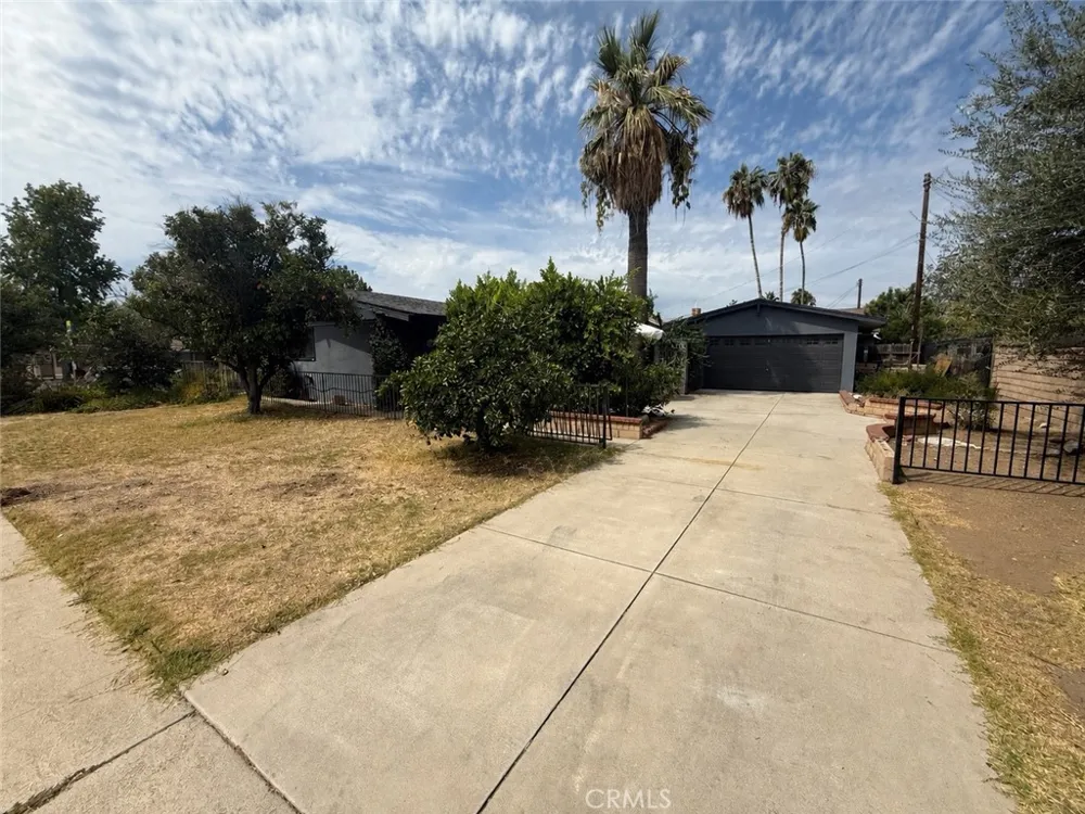 14917 Clymer Los Angeles, CA 91345