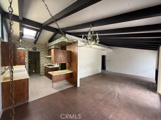 14917 Clymer Los Angeles, CA 91345