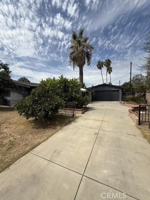 14917 Clymer Los Angeles, CA 91345