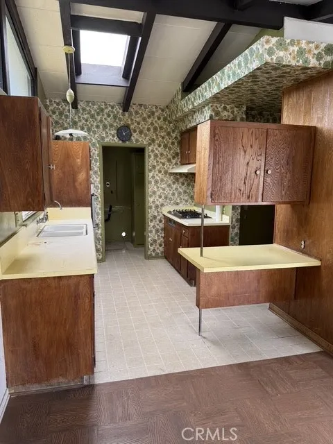 14917 Clymer Los Angeles, CA 91345