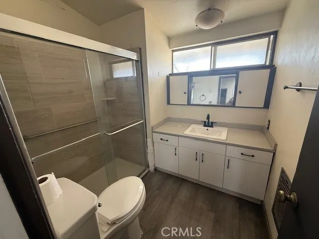 14917 Clymer Los Angeles, CA 91345