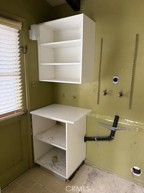 14917 Clymer Los Angeles, CA 91345