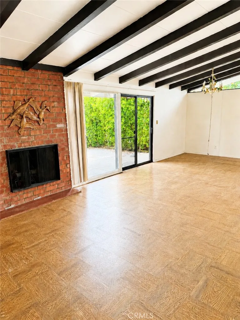 14917 Clymer Los Angeles, CA 91345