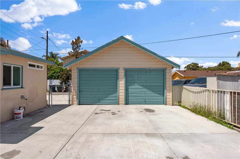8713 Alondra Paramount, CA 90723