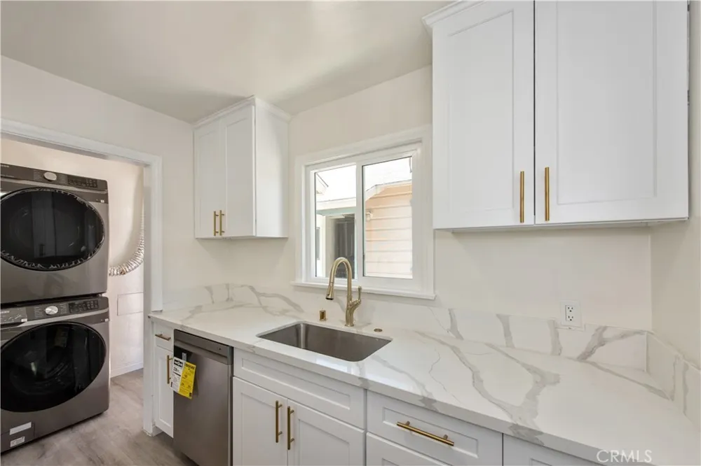 8713 Alondra Paramount, CA 90723