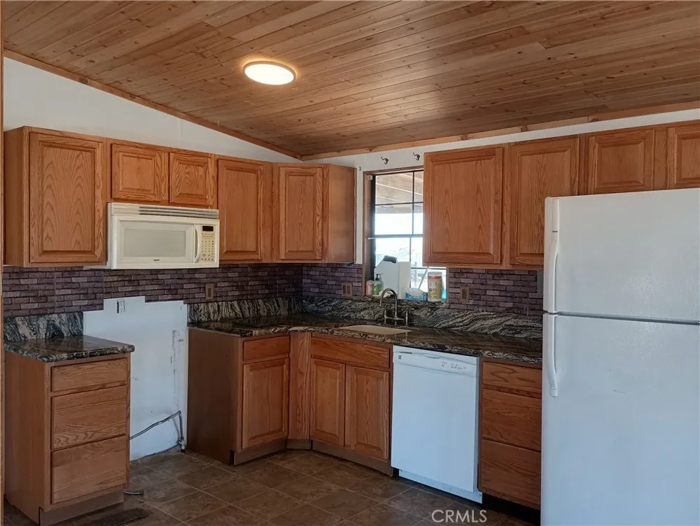7139 Amestoy Road Oak Hills, CA 92344