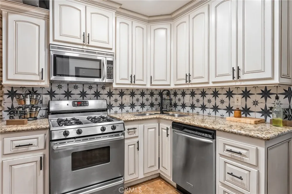 2371 Spring Oak Running Springs, CA 92382