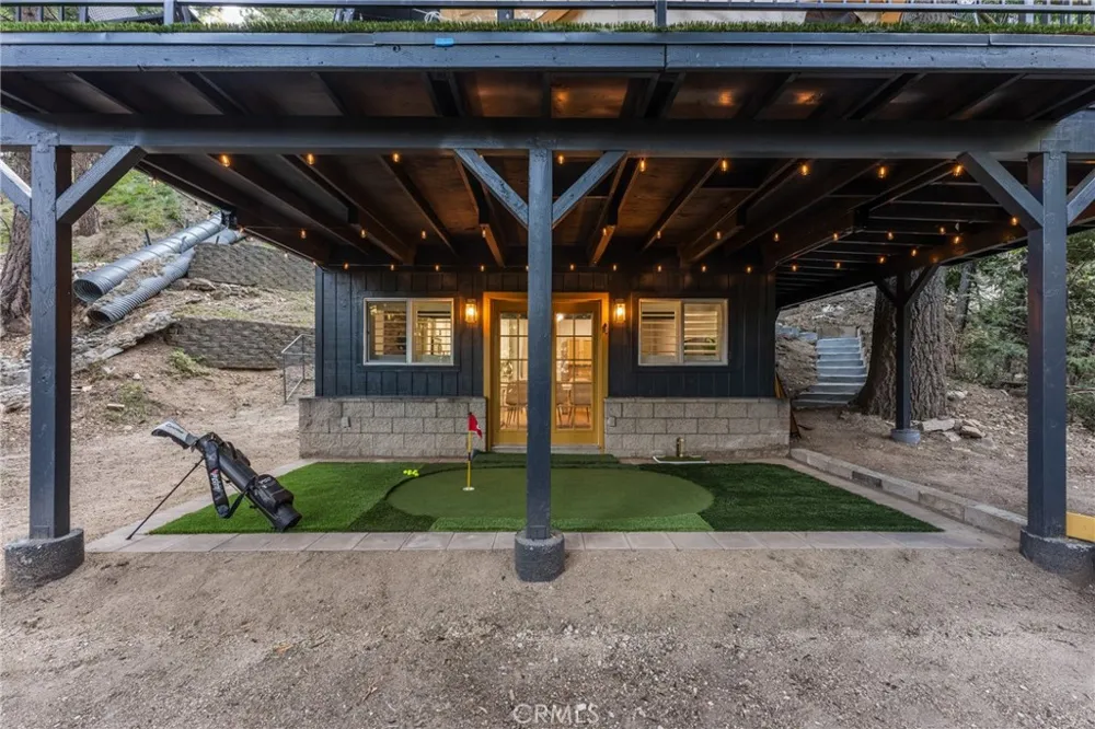 2371 Spring Oak Running Springs, CA 92382