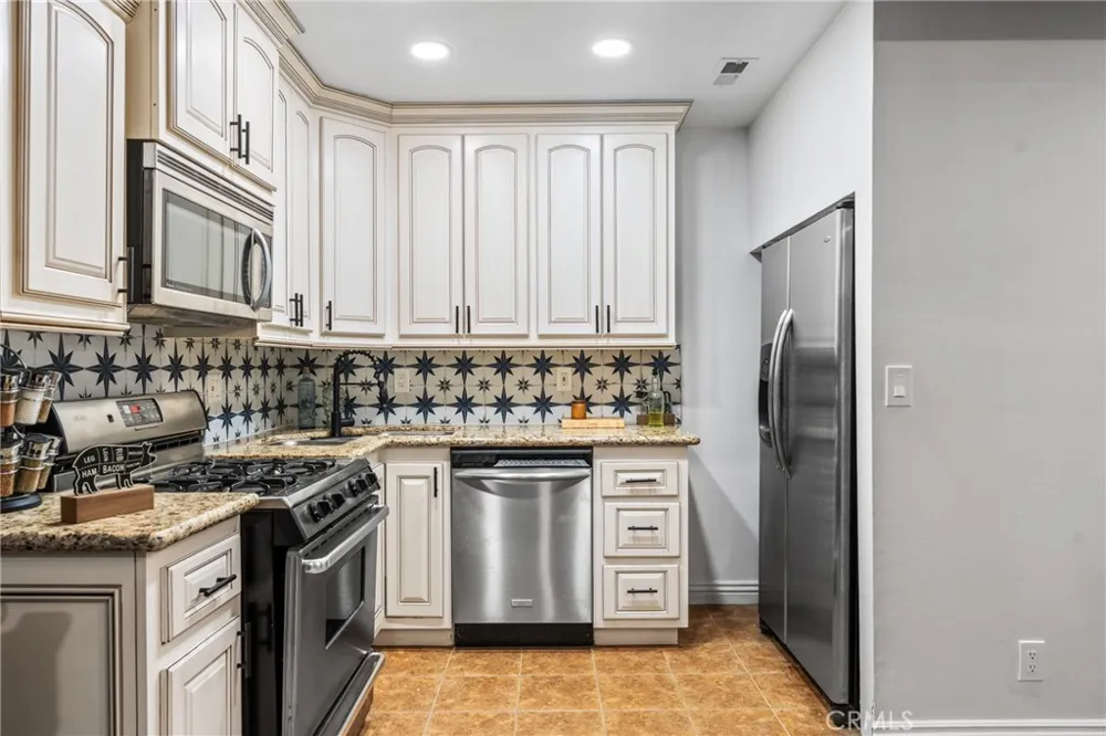 2371 Spring Oak Running Springs, CA 92382