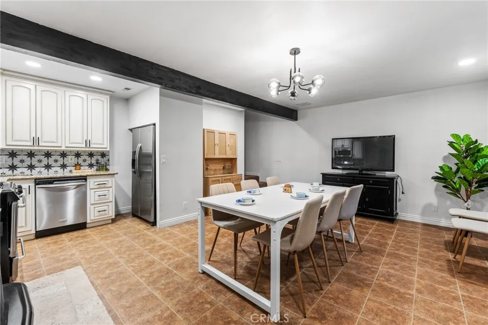2371 Spring Oak Running Springs, CA 92382