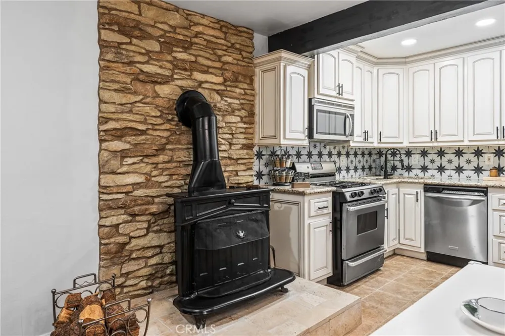 2371 Spring Oak Running Springs, CA 92382