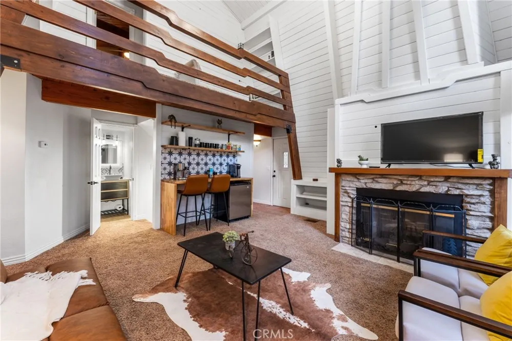 2371 Spring Oak Running Springs, CA 92382