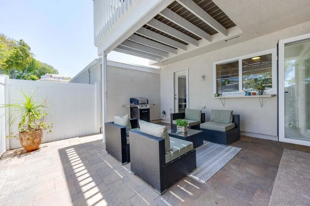 1103 Woodlake Dr Cardiff by the Sea, CA 92007