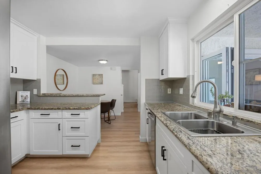 1103 Woodlake Dr Cardiff by the Sea, CA 92007