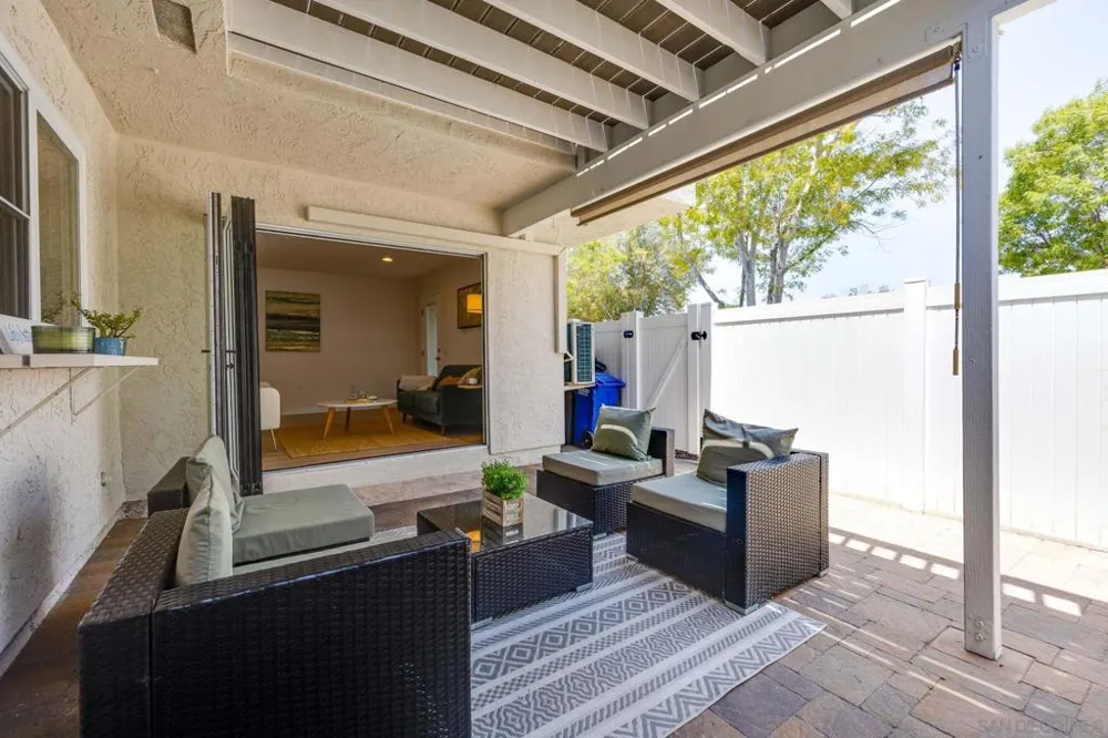 1103 Woodlake Dr Cardiff by the Sea, CA 92007