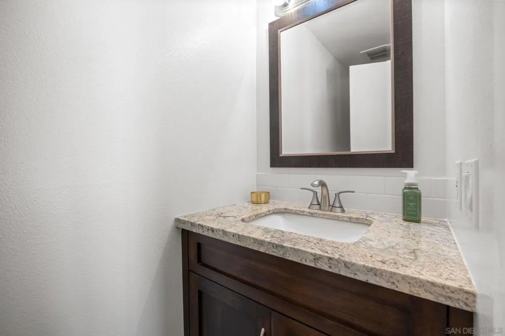 1103 Woodlake Dr Cardiff by the Sea, CA 92007