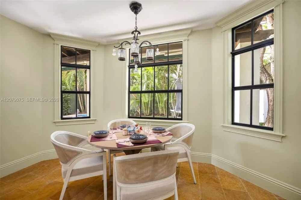 3740 Irvington Ave Coconut Grove, FL 33133
