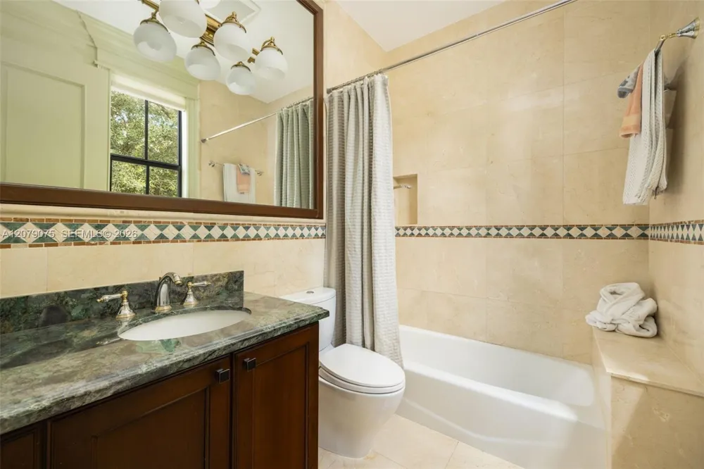 3740 Irvington Ave Coconut Grove, FL 33133