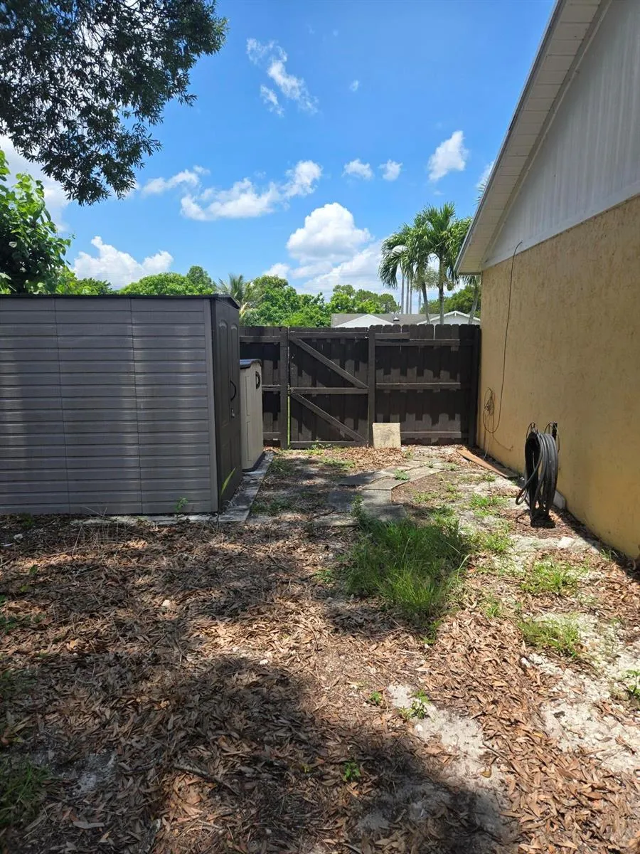 1402 Denlow Lane Royal Palm Beach, FL 33411