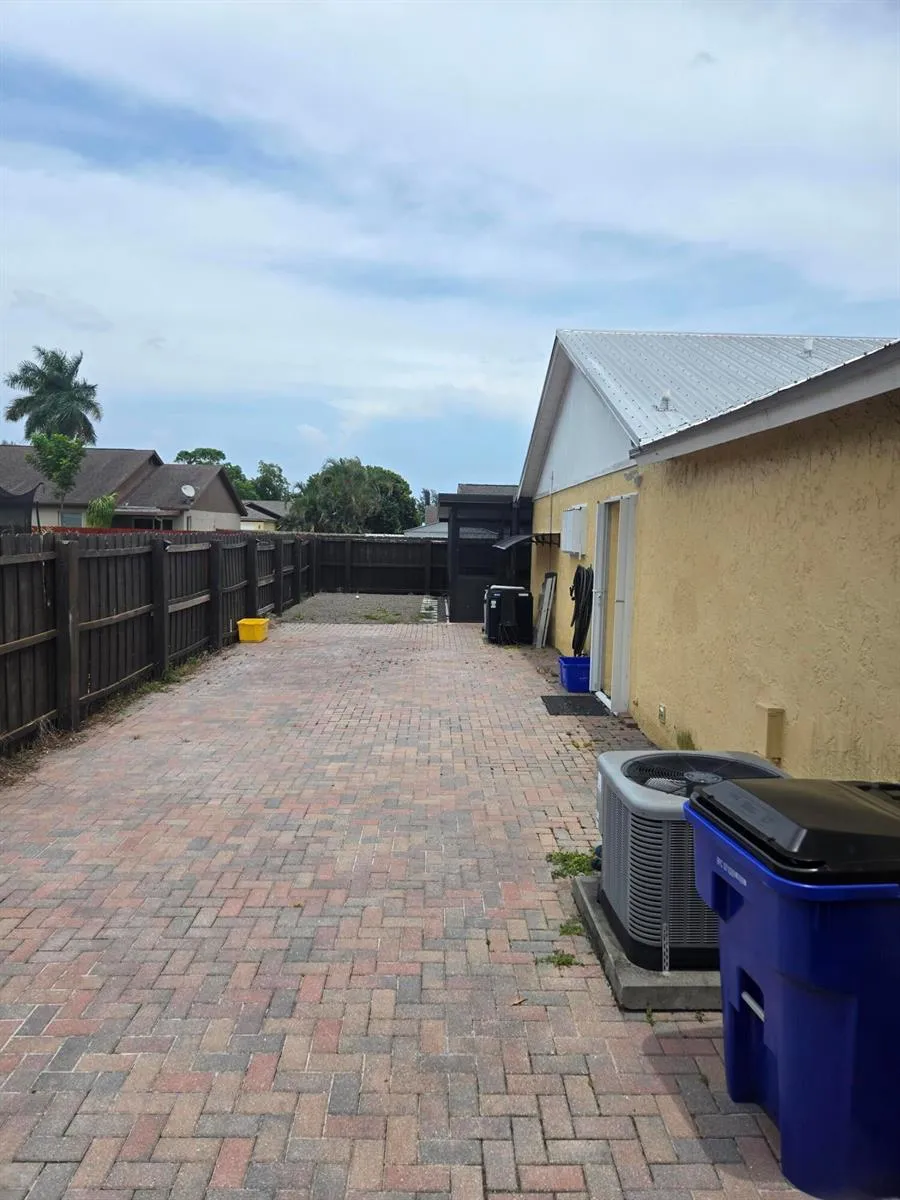 1402 Denlow Lane Royal Palm Beach, FL 33411