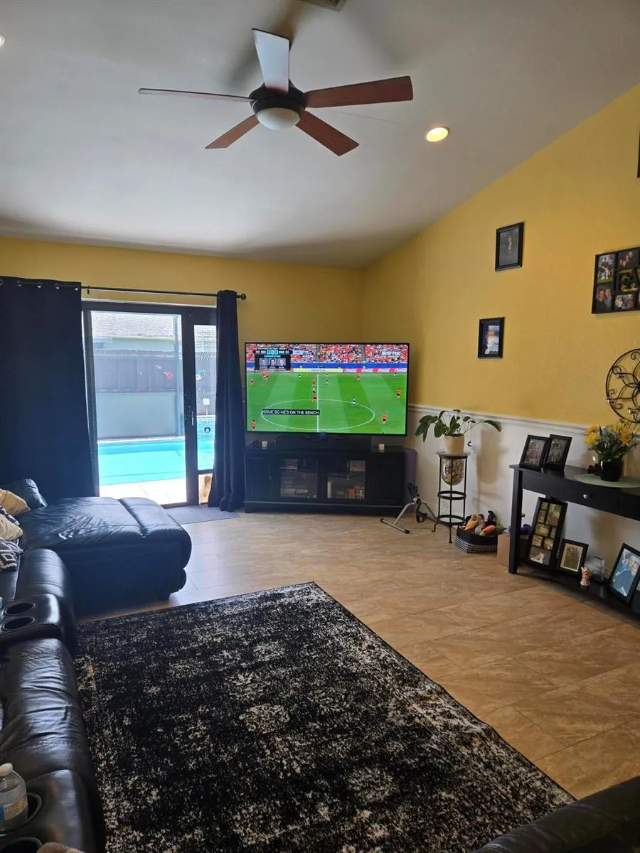 1402 Denlow Lane Royal Palm Beach, FL 33411