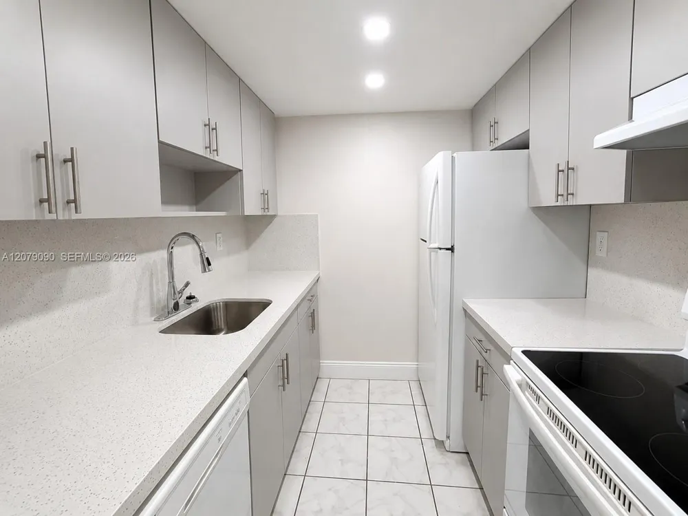 7500 SW 59th Pl #106 South Miami, FL 33143