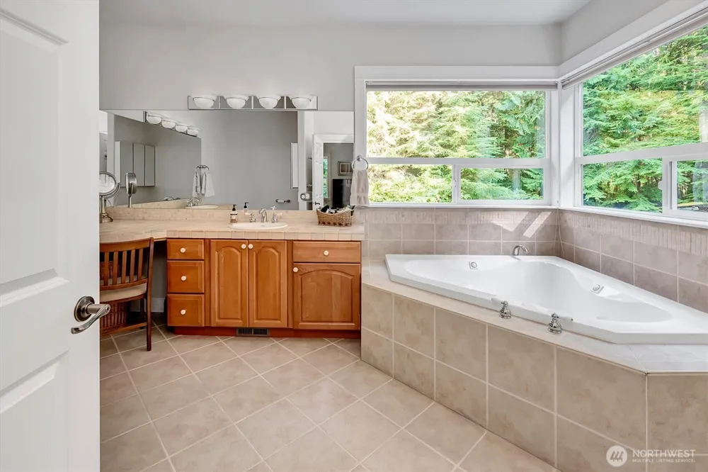 6477 Cultus Bay Road Clinton, WA 98236