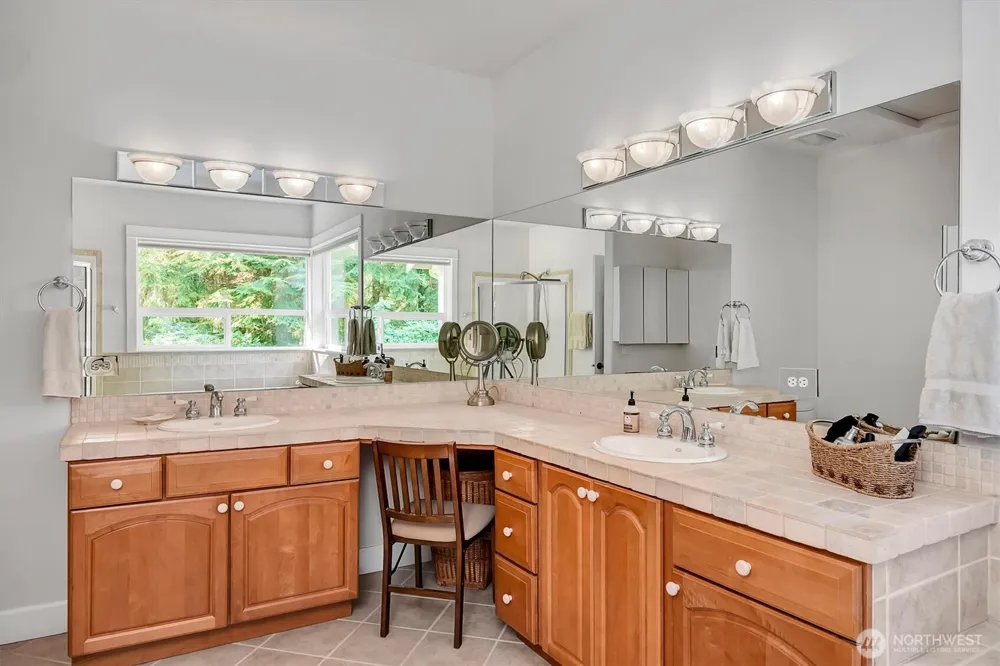 6477 Cultus Bay Road Clinton, WA 98236