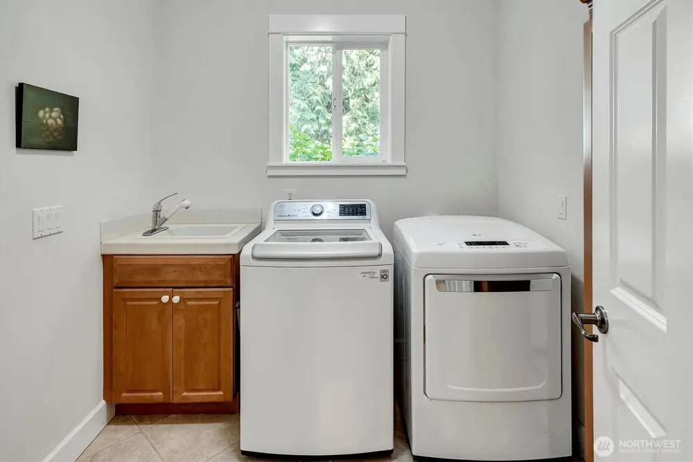 6477 Cultus Bay Road Clinton, WA 98236