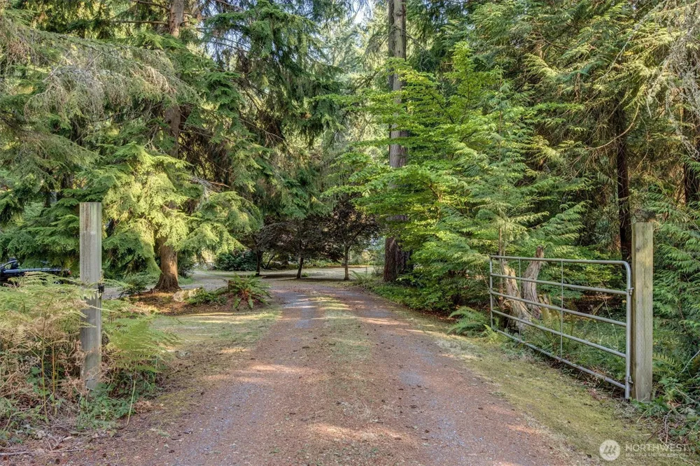 6477 Cultus Bay Road Clinton, WA 98236