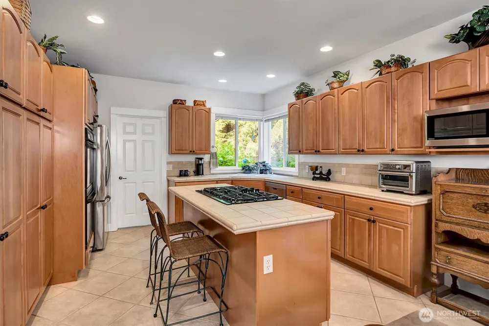 6477 Cultus Bay Road Clinton, WA 98236