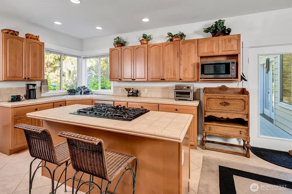 6477 Cultus Bay Road Clinton, WA 98236