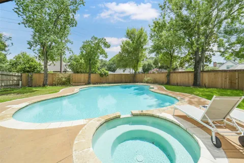 414 Bauxhall Court