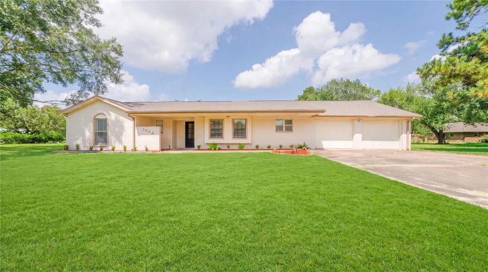 3304 Bruce Hall Road Santa Fe, TX 77510
