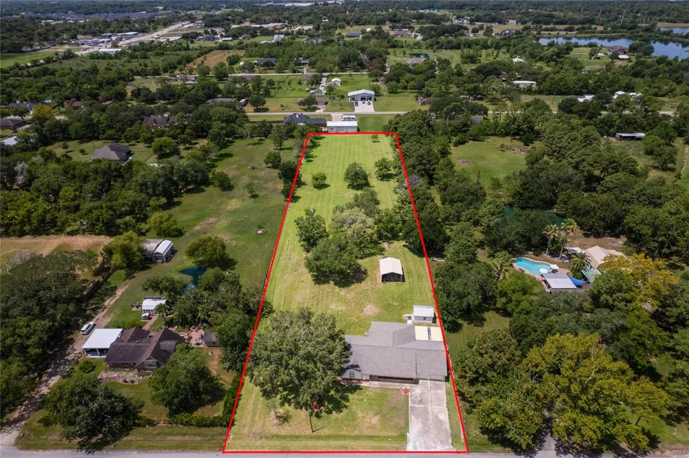 3304 Bruce Hall Road Santa Fe, TX 77510