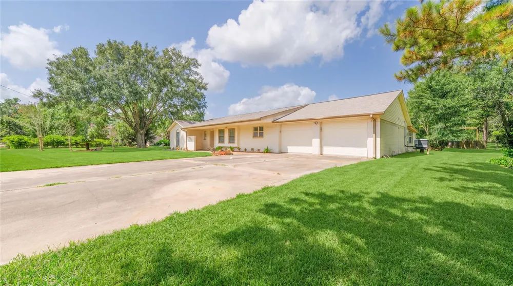 3304 Bruce Hall Road Santa Fe, TX 77510