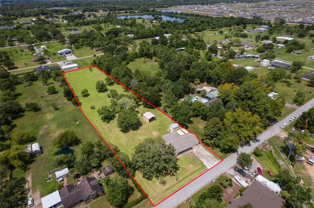 3304 Bruce Hall Road Santa Fe, TX 77510