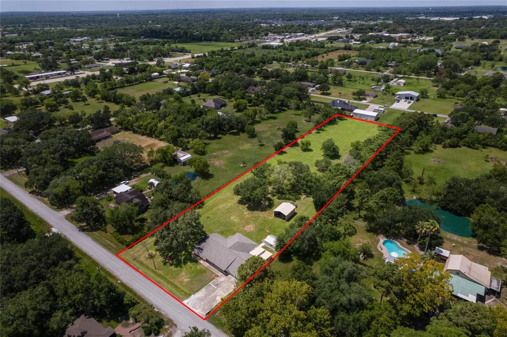 3304 Bruce Hall Road Santa Fe, TX 77510